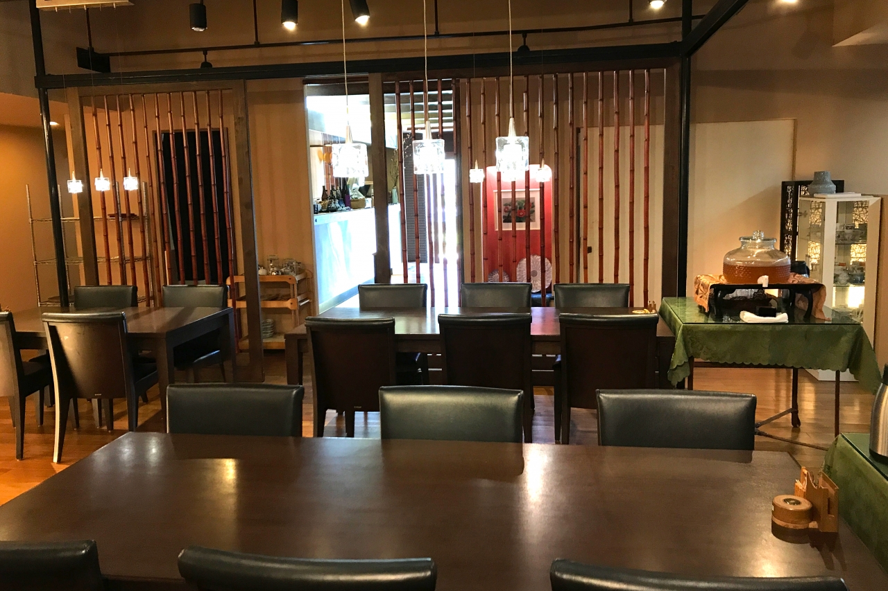 紅一点 店内